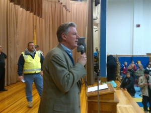 Congressman Frank Pallone addressing Sandy victims in Highlands, Nov 3, 2012